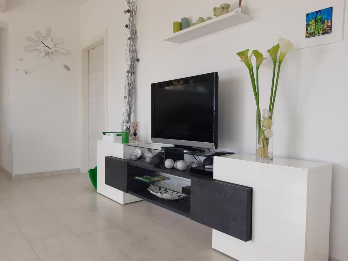 Apartment Mia Rab Town Bagian luar foto
