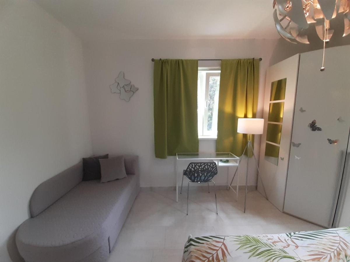 Apartment Mia Rab Town Bagian luar foto