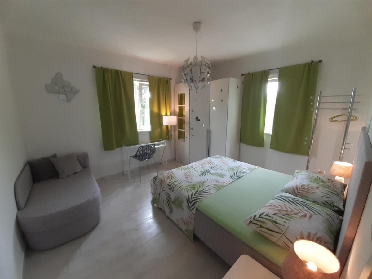 Apartment Mia Rab Town Bagian luar foto