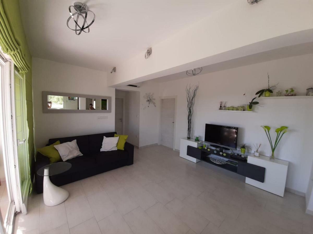 Apartment Mia Rab Town Bagian luar foto