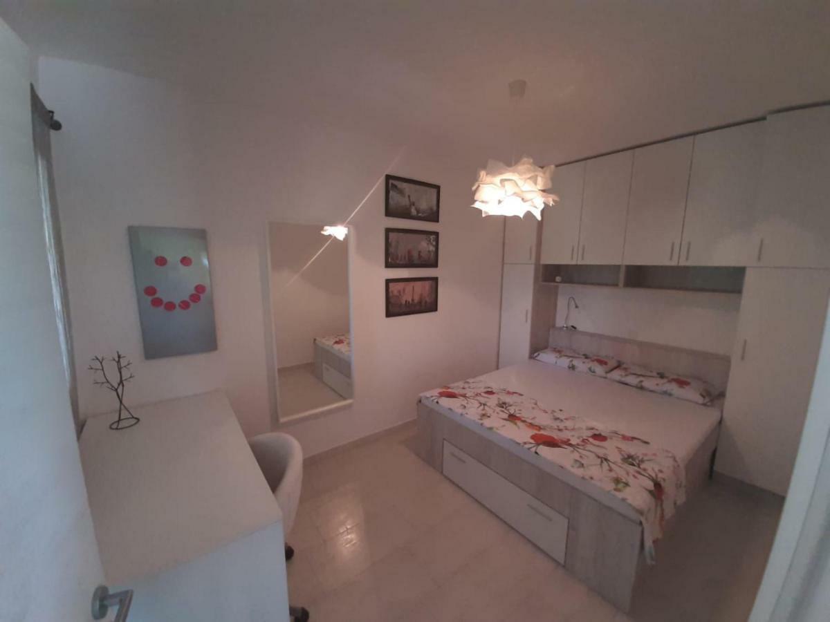 Apartment Mia Rab Town Bagian luar foto